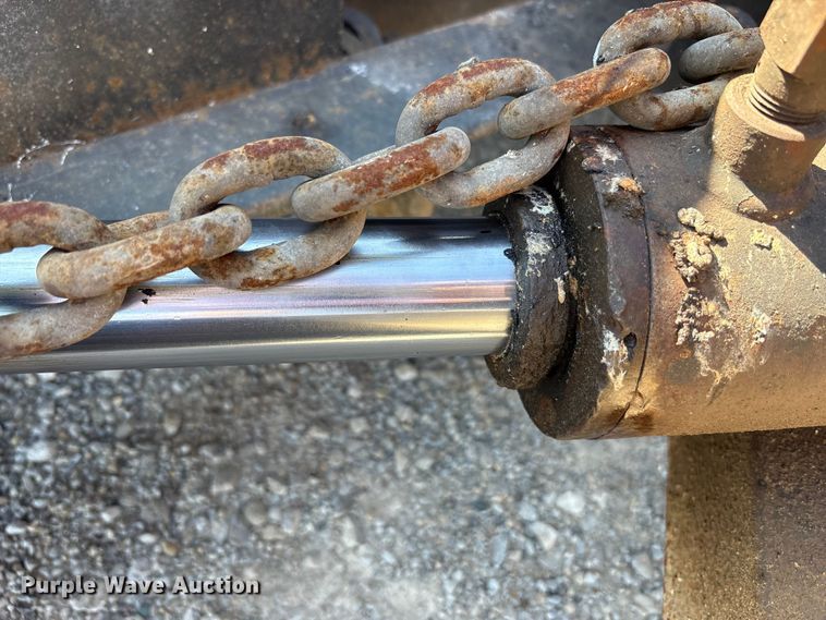 image for item EC4413 1999 International 4900 dump truck