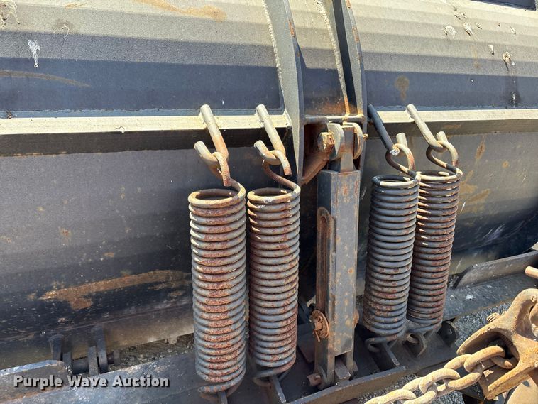 image for item EC4413 1999 International 4900 dump truck