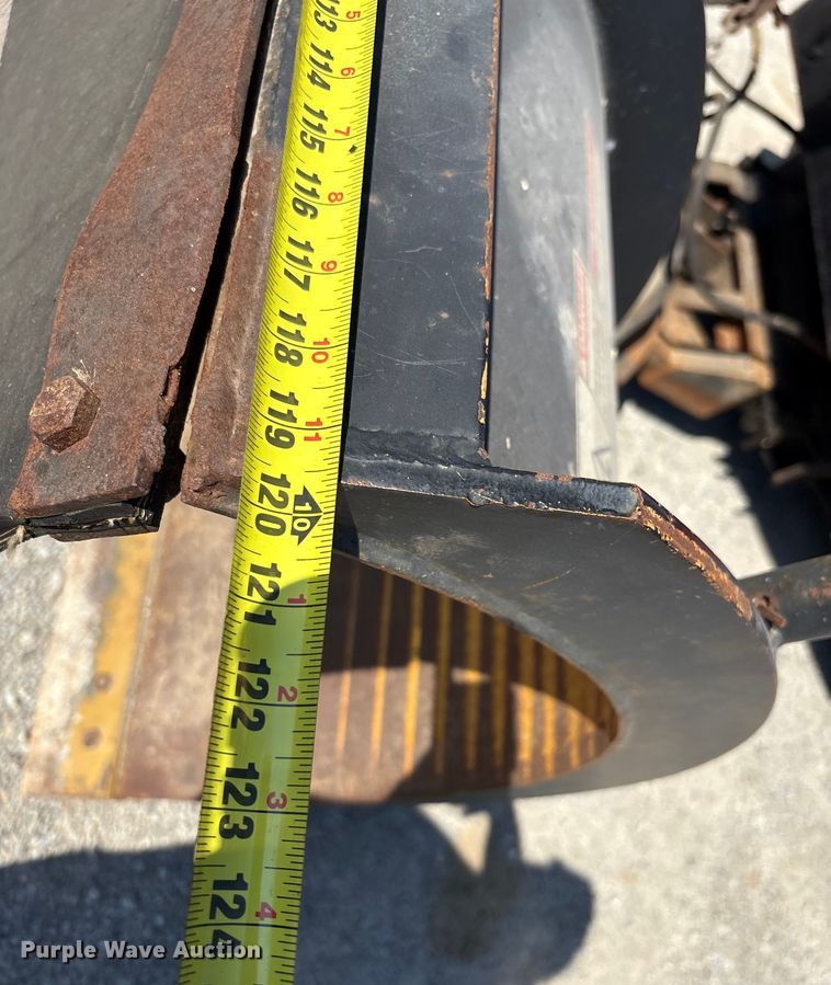 image for item EC4413 1999 International 4900 dump truck