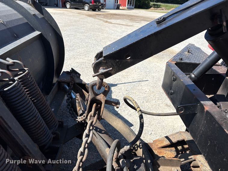 image for item EC4413 1999 International 4900 dump truck