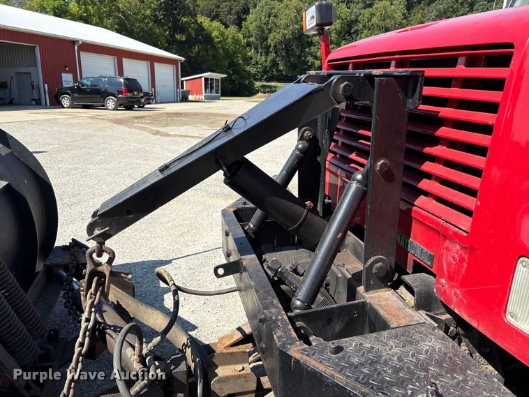 image for item EC4413 1999 International 4900 dump truck