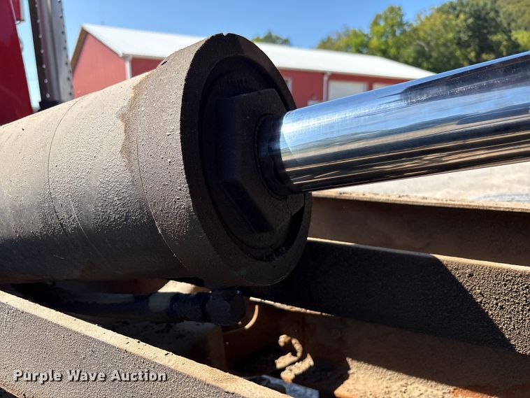 image for item EC4413 1999 International 4900 dump truck