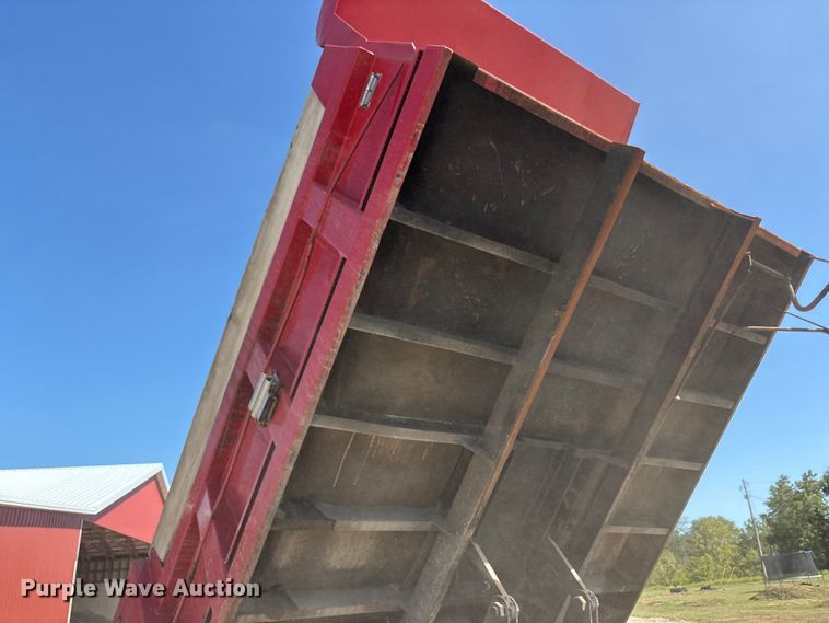 image for item EC4413 1999 International 4900 dump truck