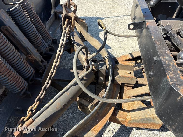 image for item EC4413 1999 International 4900 dump truck