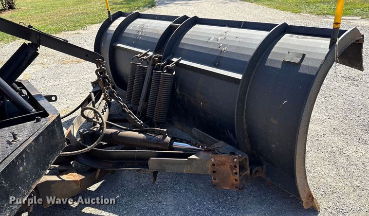 image for item EC4413 1999 International 4900 dump truck