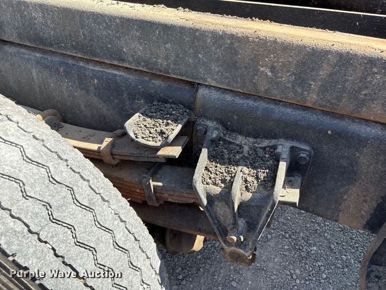 image for item EC4413 1999 International 4900 dump truck