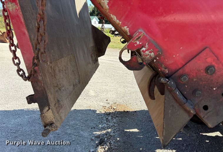 image for item EC4413 1999 International 4900 dump truck