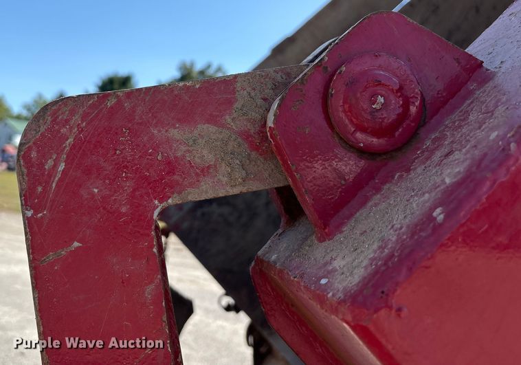 image for item EC4413 1999 International 4900 dump truck