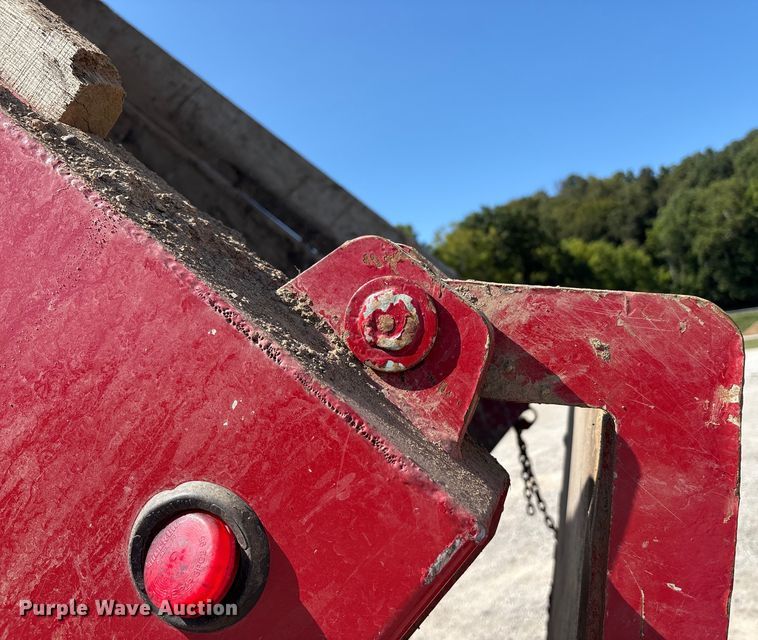 image for item EC4413 1999 International 4900 dump truck