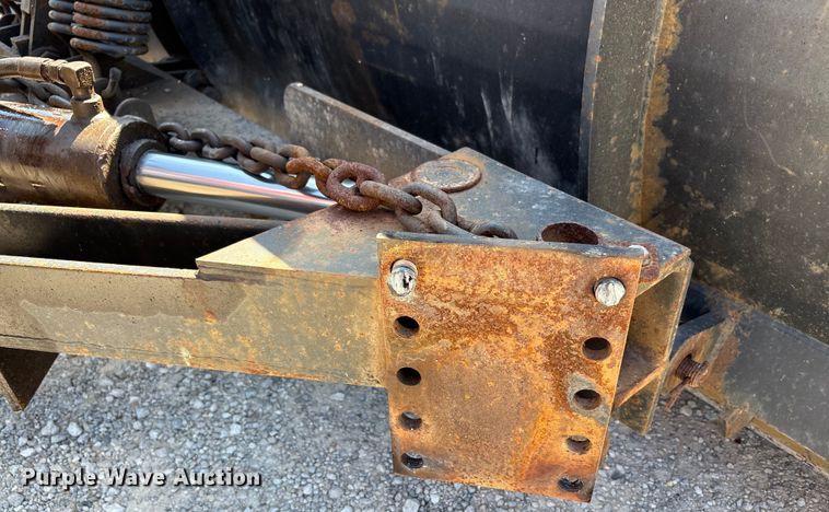 image for item EC4413 1999 International 4900 dump truck