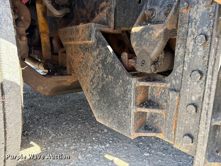 image for item EC4413 1999 International 4900 dump truck