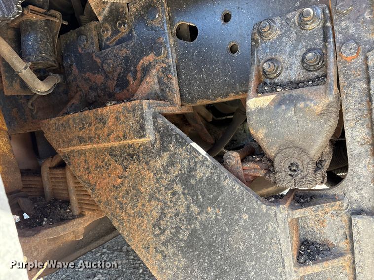 image for item EC4413 1999 International 4900 dump truck