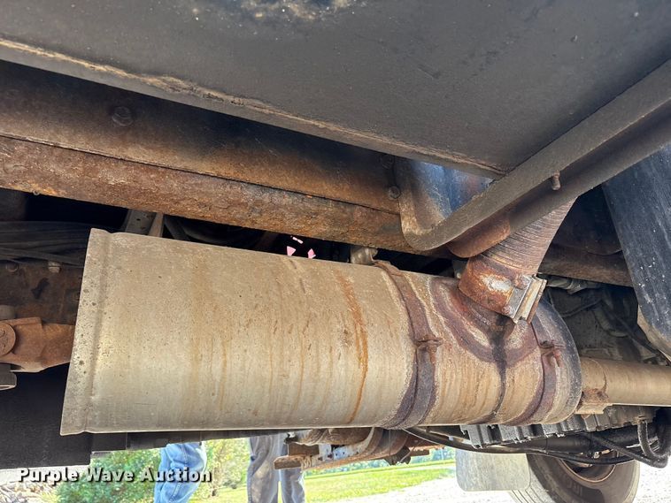 image for item EC4413 1999 International 4900 dump truck