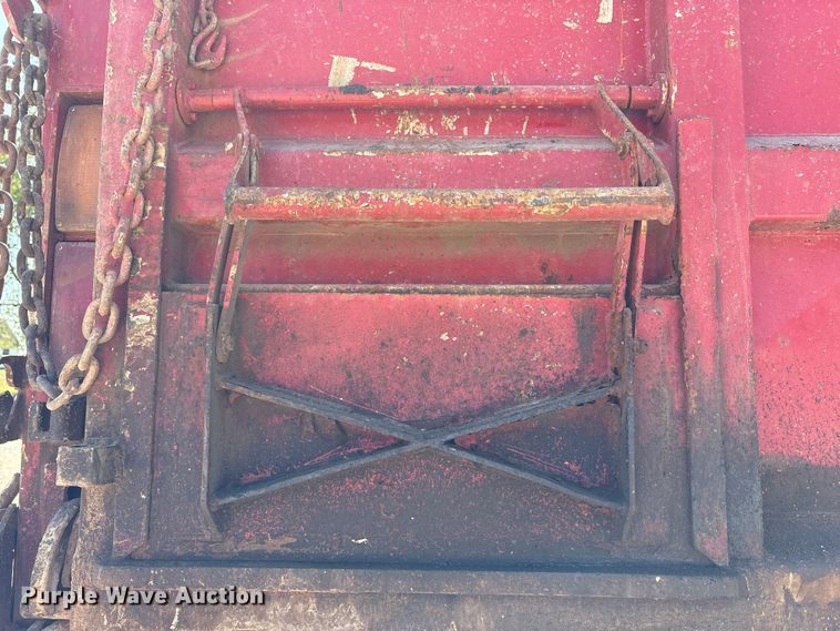 image for item EC4413 1999 International 4900 dump truck