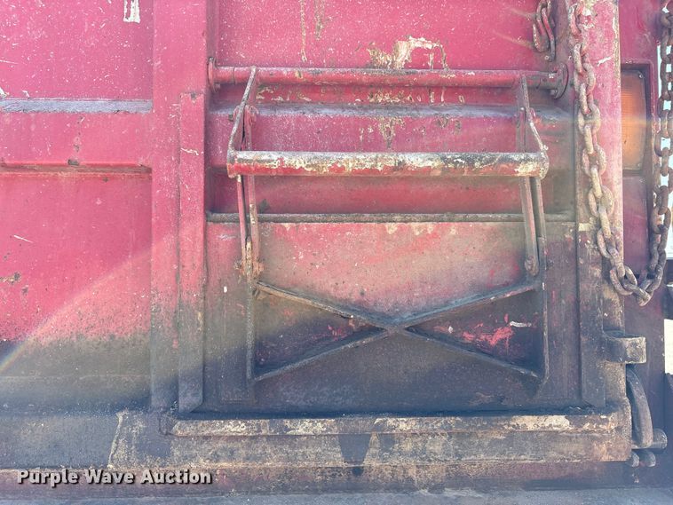 image for item EC4413 1999 International 4900 dump truck