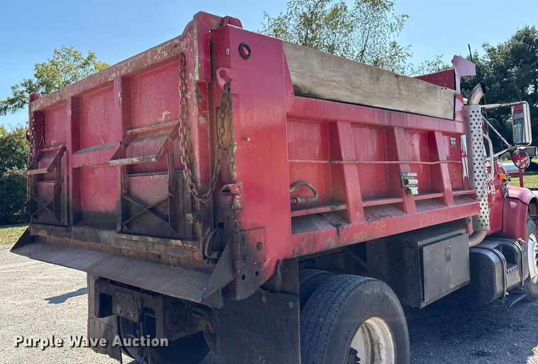 image for item EC4413 1999 International 4900 dump truck
