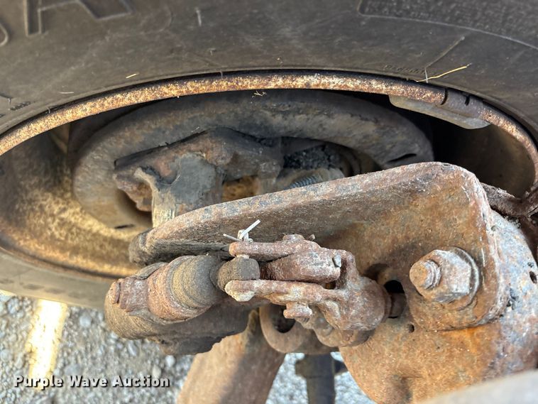 image for item EC4413 1999 International 4900 dump truck