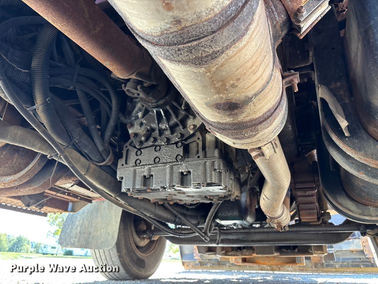 image for item EC4413 1999 International 4900 dump truck