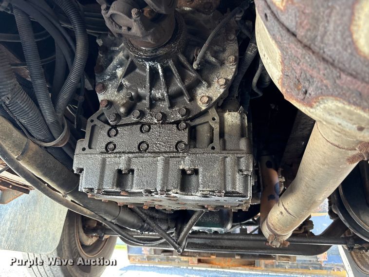 image for item EC4413 1999 International 4900 dump truck