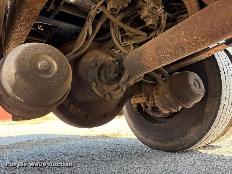 image for item EC4413 1999 International 4900 dump truck