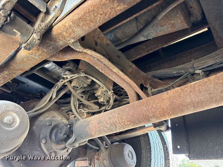 image for item EC4413 1999 International 4900 dump truck