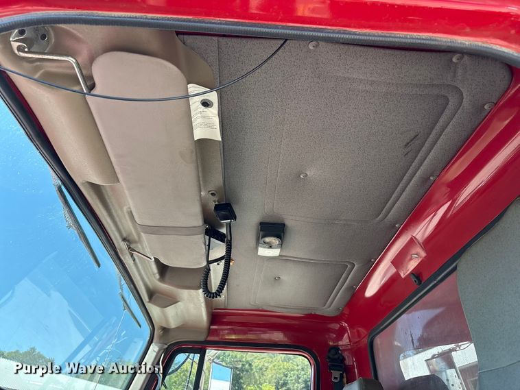 image for item EC4413 1999 International 4900 dump truck