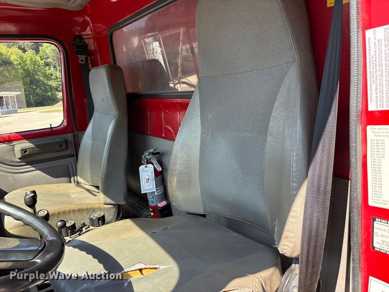 image for item EC4413 1999 International 4900 dump truck