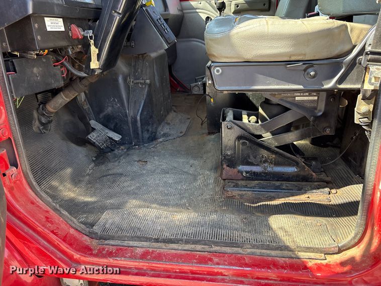 image for item EC4413 1999 International 4900 dump truck