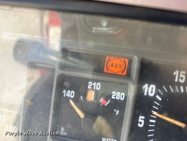 image for item EC4413 1999 International 4900 dump truck