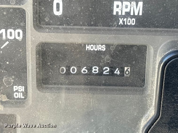 image for item EC4413 1999 International 4900 dump truck