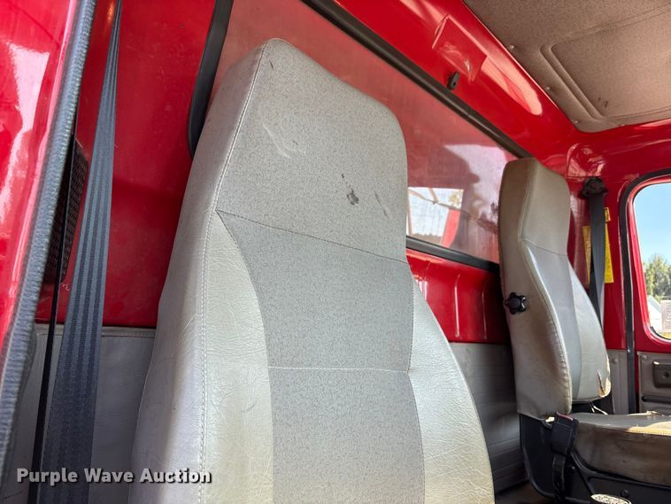 image for item EC4413 1999 International 4900 dump truck