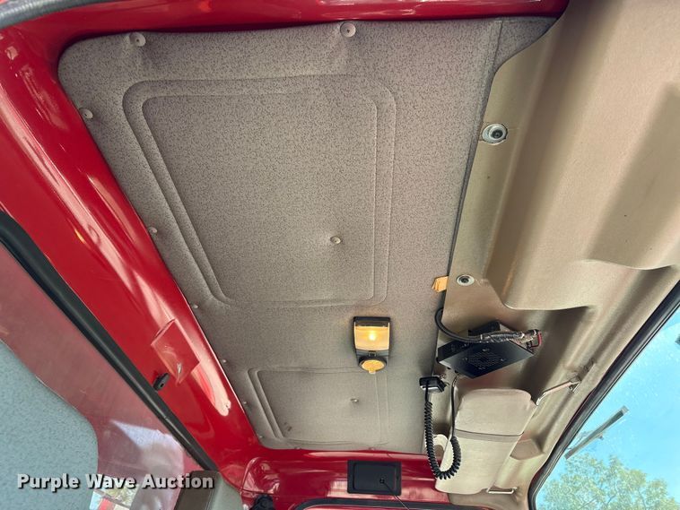 image for item EC4413 1999 International 4900 dump truck