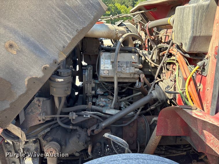 image for item EC4413 1999 International 4900 dump truck