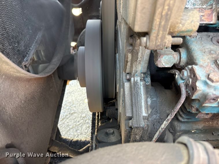 image for item EC4413 1999 International 4900 dump truck