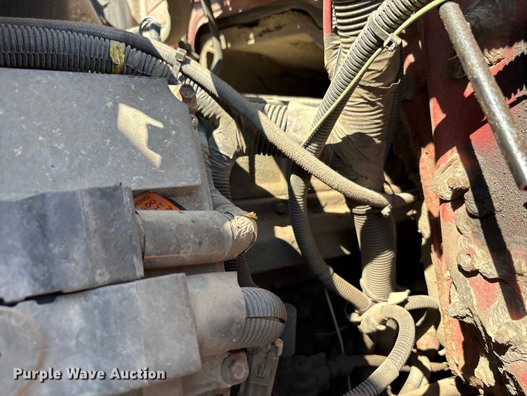 image for item EC4413 1999 International 4900 dump truck