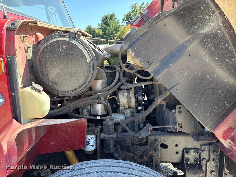 image for item EC4413 1999 International 4900 dump truck