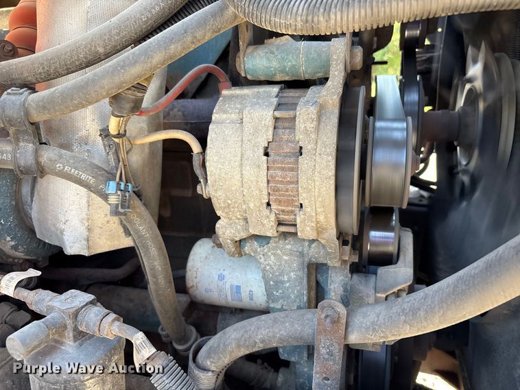 image for item EC4413 1999 International 4900 dump truck