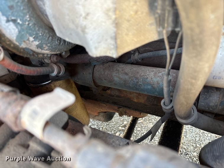 image for item EC4413 1999 International 4900 dump truck