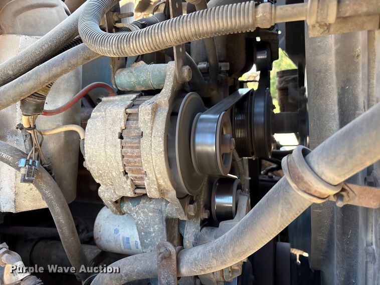 image for item EC4413 1999 International 4900 dump truck