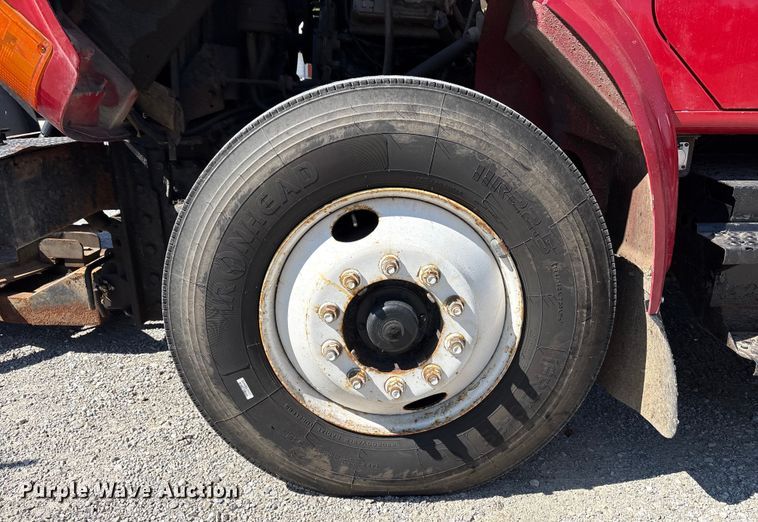 image for item EC4413 1999 International 4900 dump truck