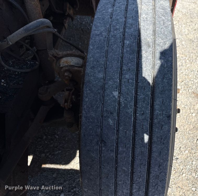 image for item EC4413 1999 International 4900 dump truck