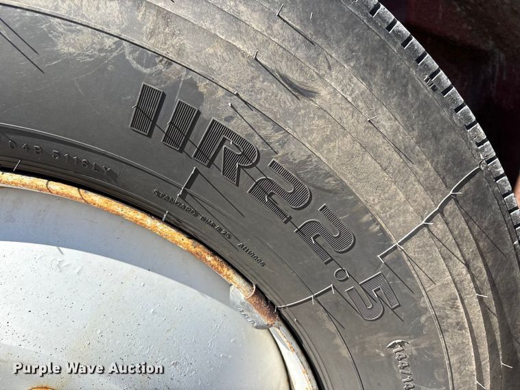 image for item EC4413 1999 International 4900 dump truck