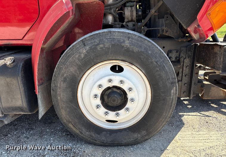 image for item EC4413 1999 International 4900 dump truck