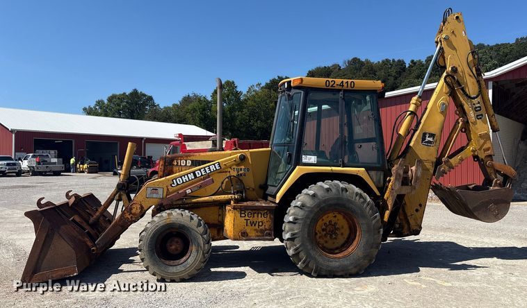 image for item EC4414 1995 John Deere 410D backhoe