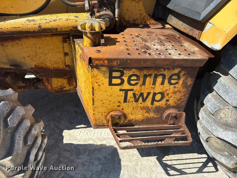 image for item EC4414 1995 John Deere 410D backhoe