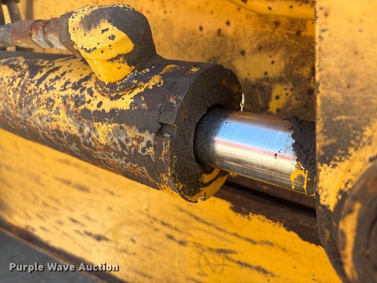 image for item EC4414 1995 John Deere 410D backhoe