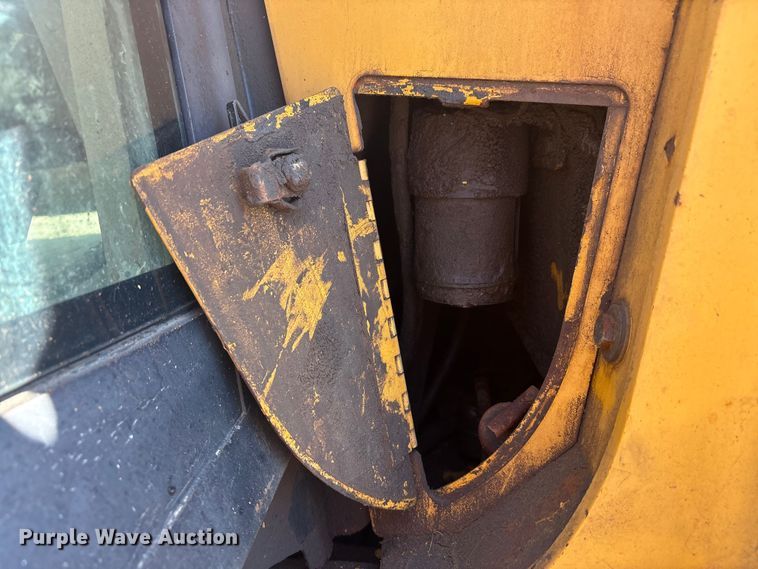 image for item EC4414 1995 John Deere 410D backhoe