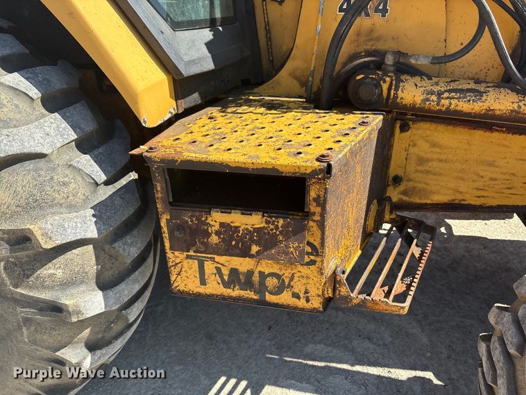 image for item EC4414 1995 John Deere 410D backhoe