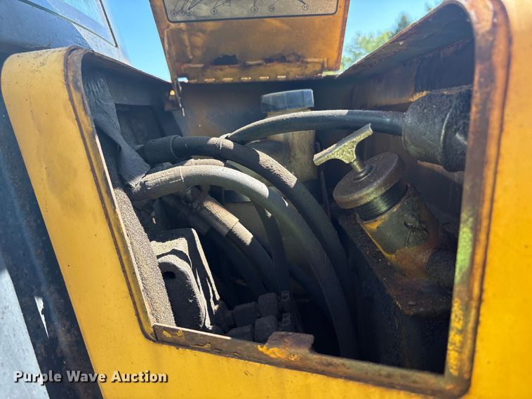 image for item EC4414 1995 John Deere 410D backhoe