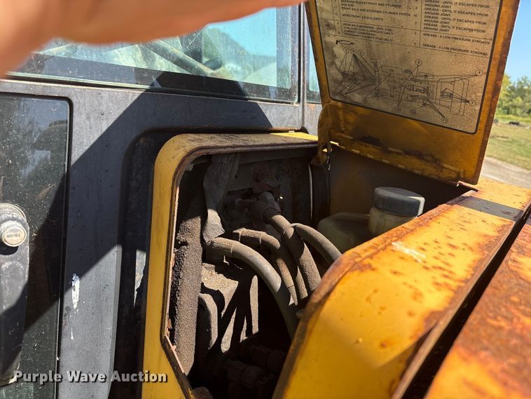 image for item EC4414 1995 John Deere 410D backhoe